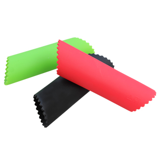 Silicone garlic peeler - Stock-up and buy organic Quebec-grown (Canadian) garlic, organic fermented garlic scapes, dried quebec-grown (canadian) garlic, dried quebec-grown (canadian) garlic scapes