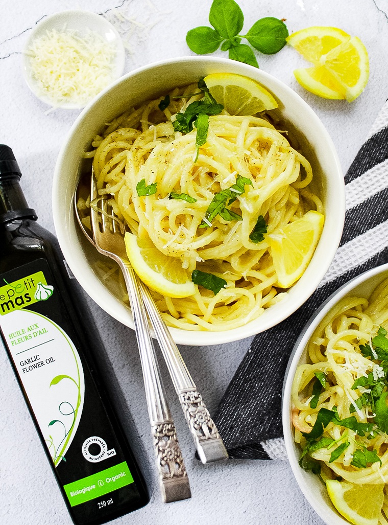Recipe - Spaghetti with garlic flower oil lemon and Parmesan - Recipes with fermented garlic scapes, garlic scapes and organic garlic – Le Petit Mas organic garlic and garlic scape farm in Quebec (Canada)
