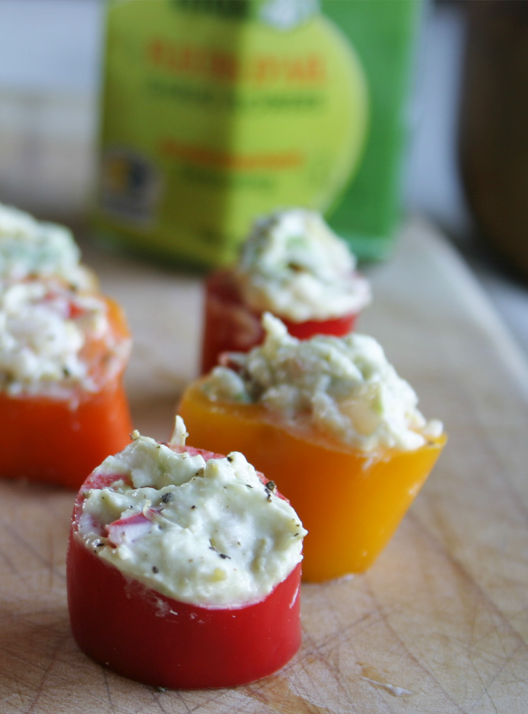 Recipe - Peppers with goat cheese avocado shrimp and garlic scapes - Recipes with fermented garlic scapes – Le Petit Mas organic garlic and garlic scape farm in Quebec (Canada)