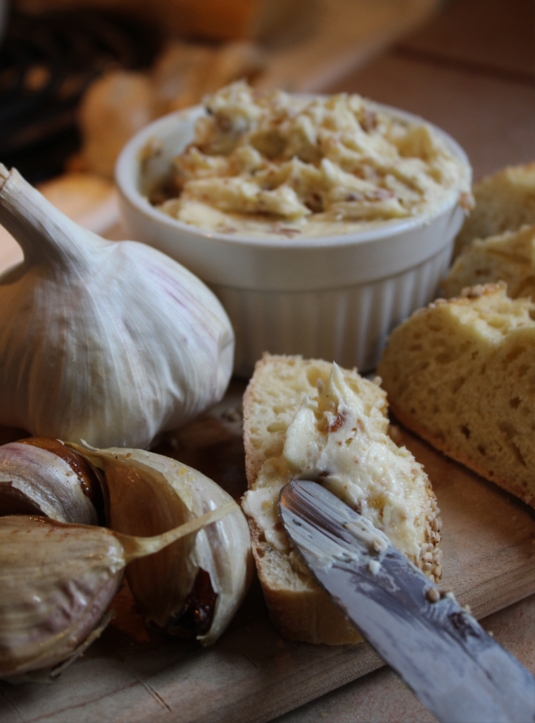 Recipe - roasted garlic butter - Recipes with fermented garlic scapes, garlic scapes and organic garlic – Le Petit Mas organic garlic and garlic scape farm in Quebec (Canada)