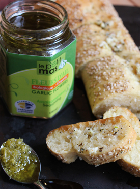 Recipe | Garlic bread or garlic scape bread-	 Recipes with fermented garlic scapes, garlic scapes and organic garlic – Le Petit Mas organic garlic and garlic scape farm in Quebec (Canada) 