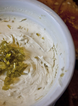 Recipe | Garlic scape cream cheese - Recipes with fermented garlic scapes, garlic scapes and organic garlic – Le Petit Mas organic garlic and garlic scape farm in Quebec (Canada) 
