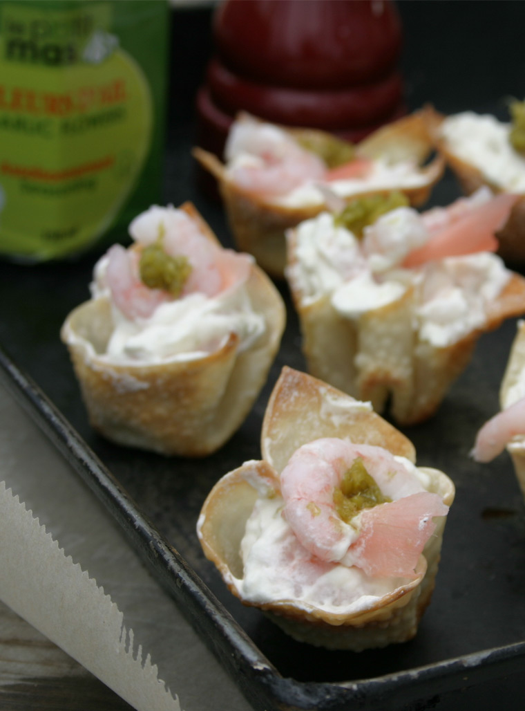 Canapés à la crème fouettée aux fleurs d'ail et crevettes | Recette | Le Petit Mas
