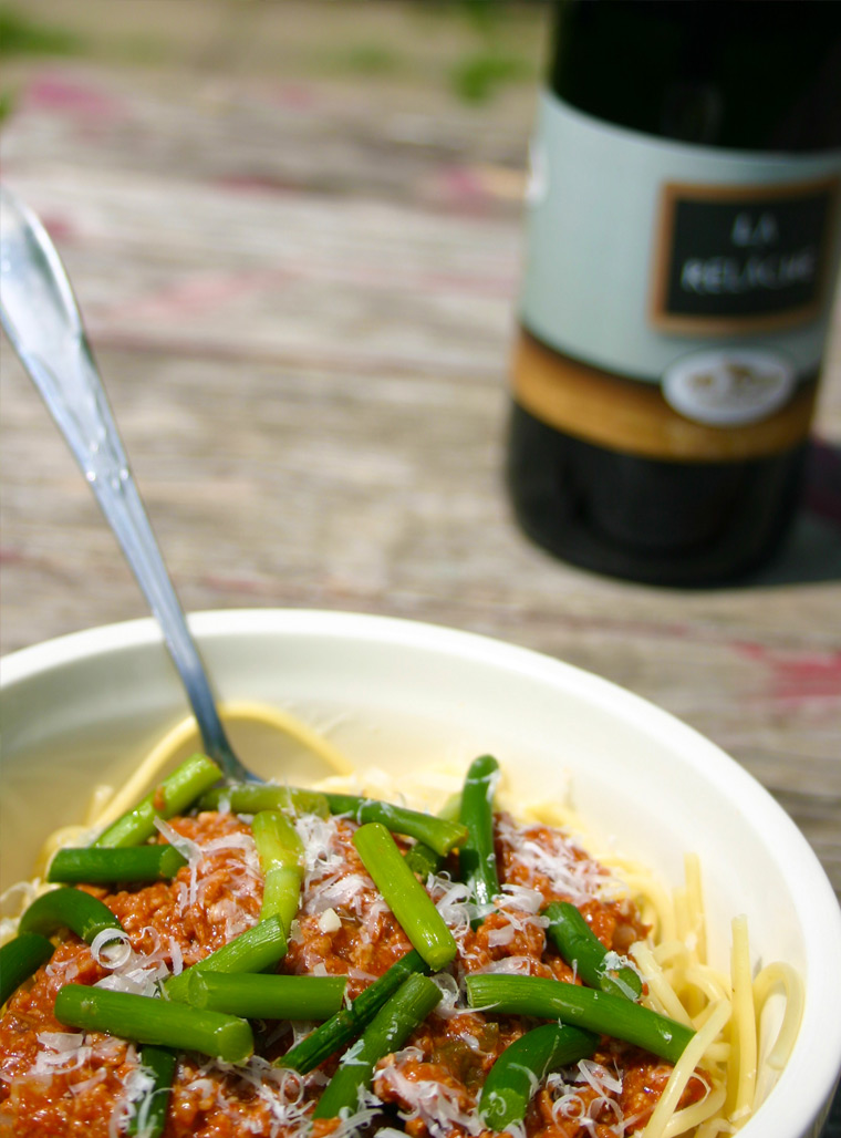 Spaghetti aux fleurs d'ail fraîches - Recette - Le Petit Mas