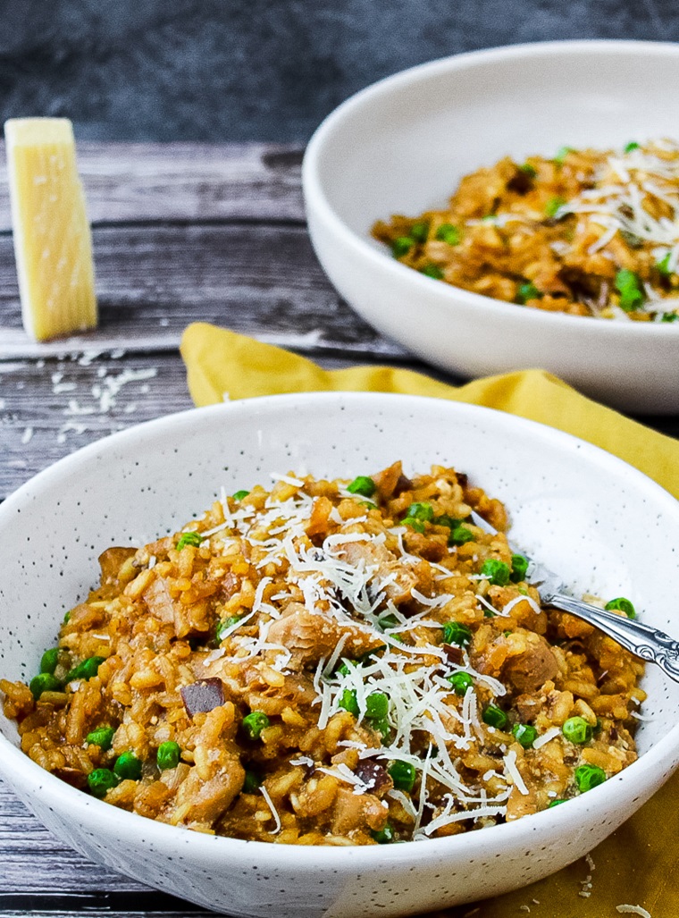 Recipe | Black garlic mushroom and pea risotto - Recipes with organic black garlic – Le Petit Mas organic garlic and garlic scape farm in Quebec (Canada)